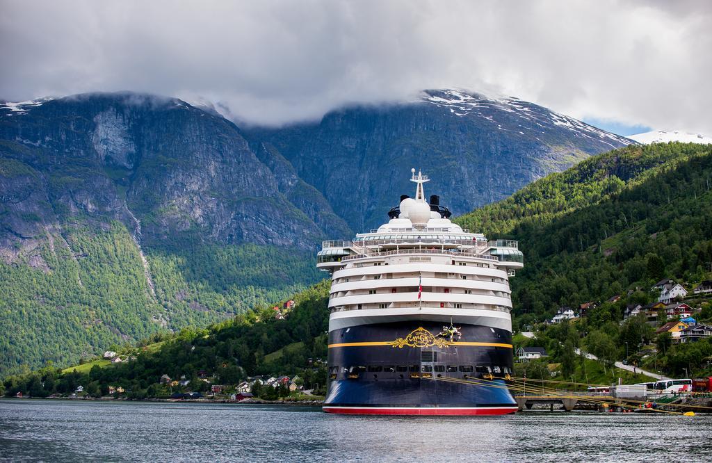 Nesset Fjordcamping Olden Zewnętrze zdjęcie